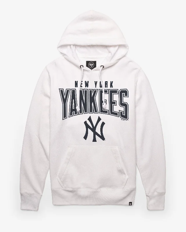 Oversized men sweatshirt for a relaxed fit NEW YORK YANKEES TEAM ELEMENTS ARCH '47 HEADLINE HOOD