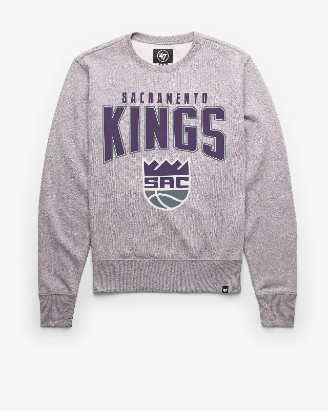 Slim - fit men sweatshirt to show off your physique SACRAMENTO KINGS TEAM ELEMENTS ARCH '47 HEADLINE CREW