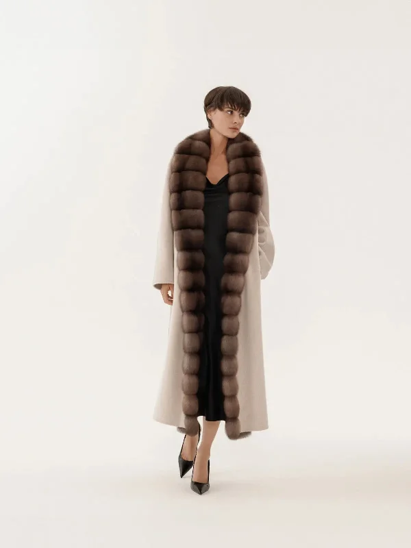 Men coats with a zip - out lining for easy cleaning and versatility Coat of cashmere in olive tone with natural fur shawl collar