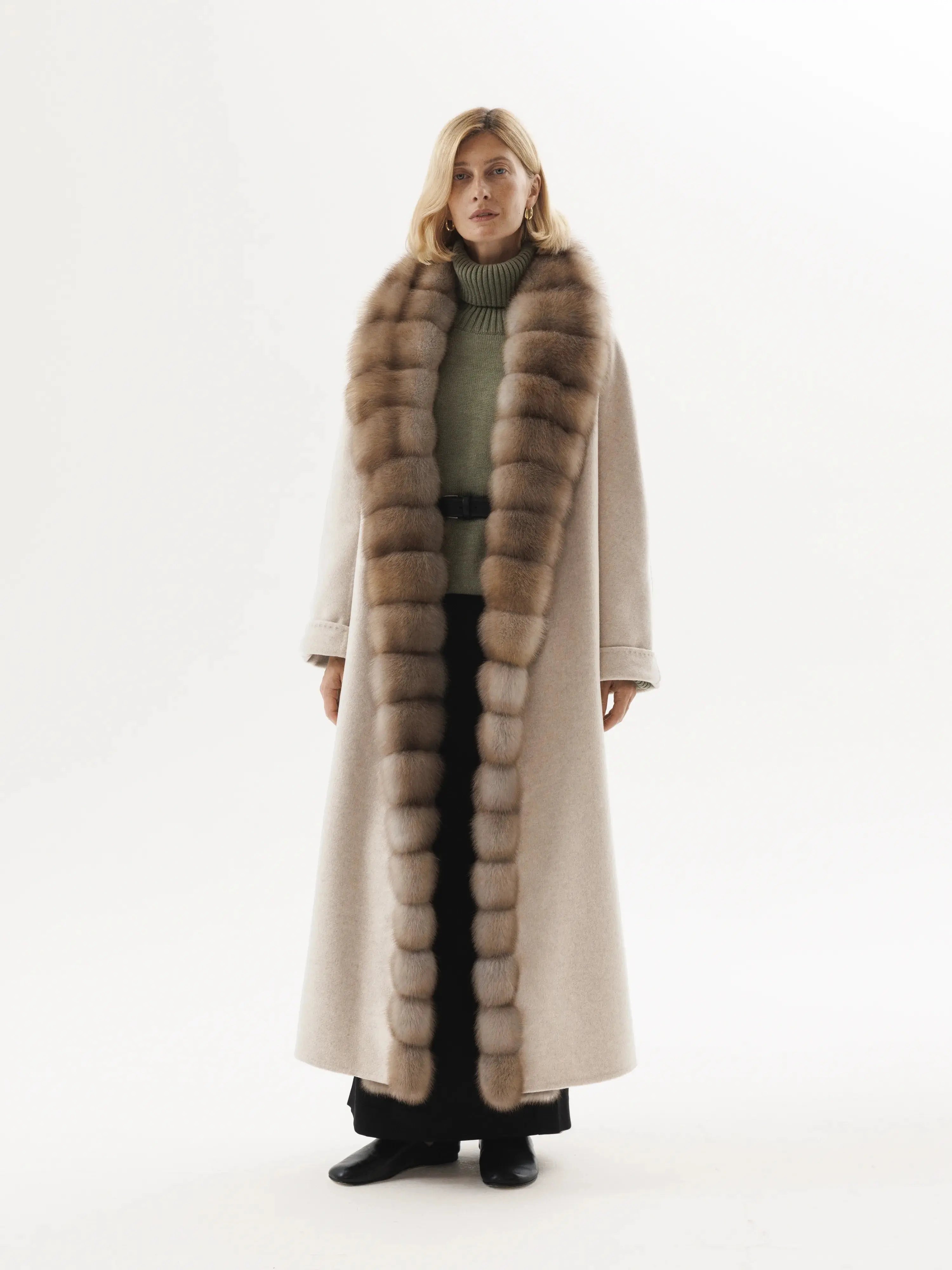 Men coats with a stand - up collar for a sleek and modern look Cashmere coat with marten fur collar