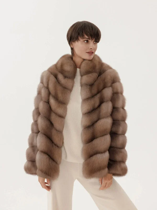 Men coats with a wind - resistant outer layer for blustery weather Short marten fur coat with stand-up collar
