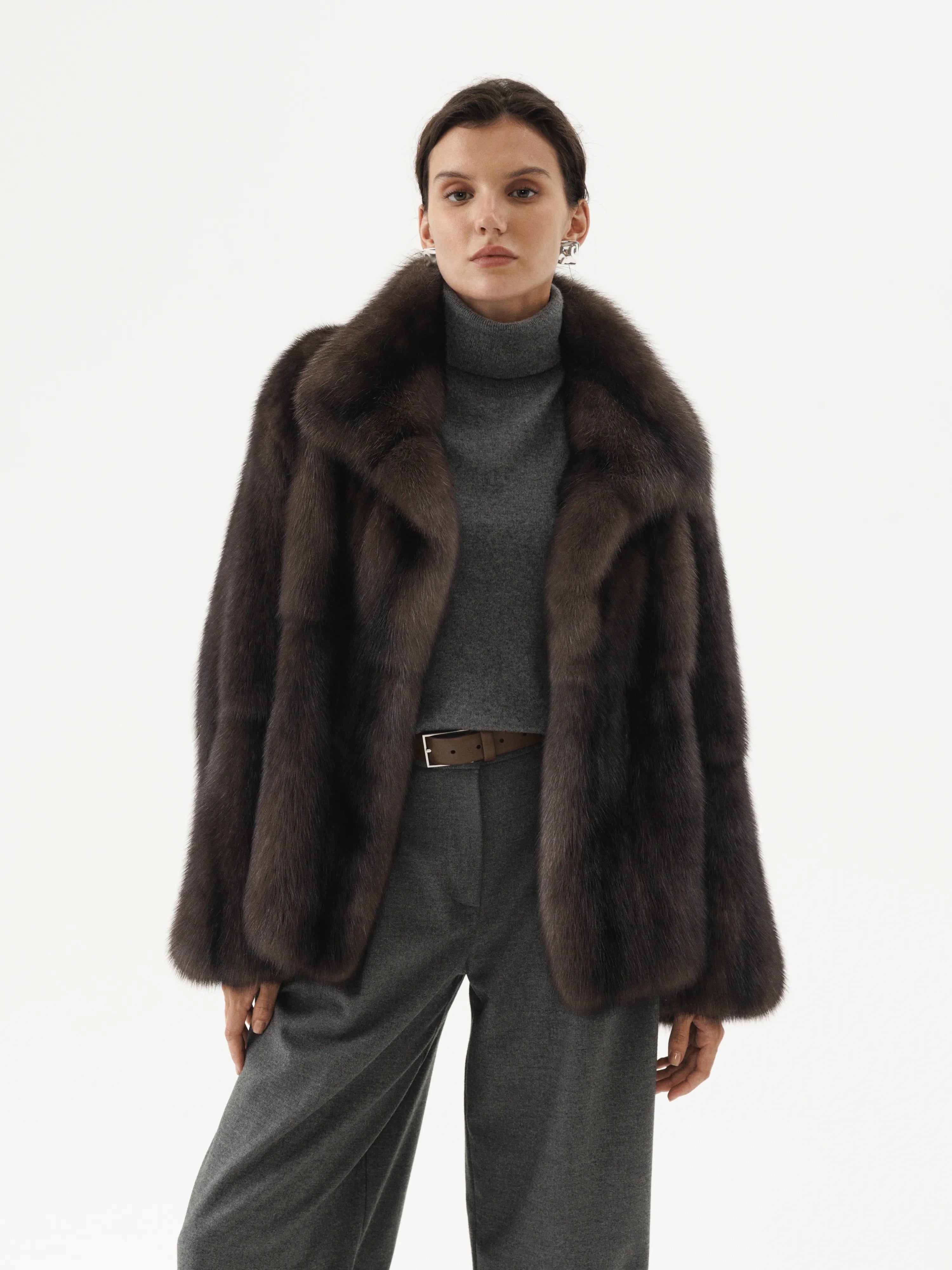 Men coats with a soft fleece interior for extra warmth and comfort Kurzer ganzer Pelzmantel aus Zobelfell