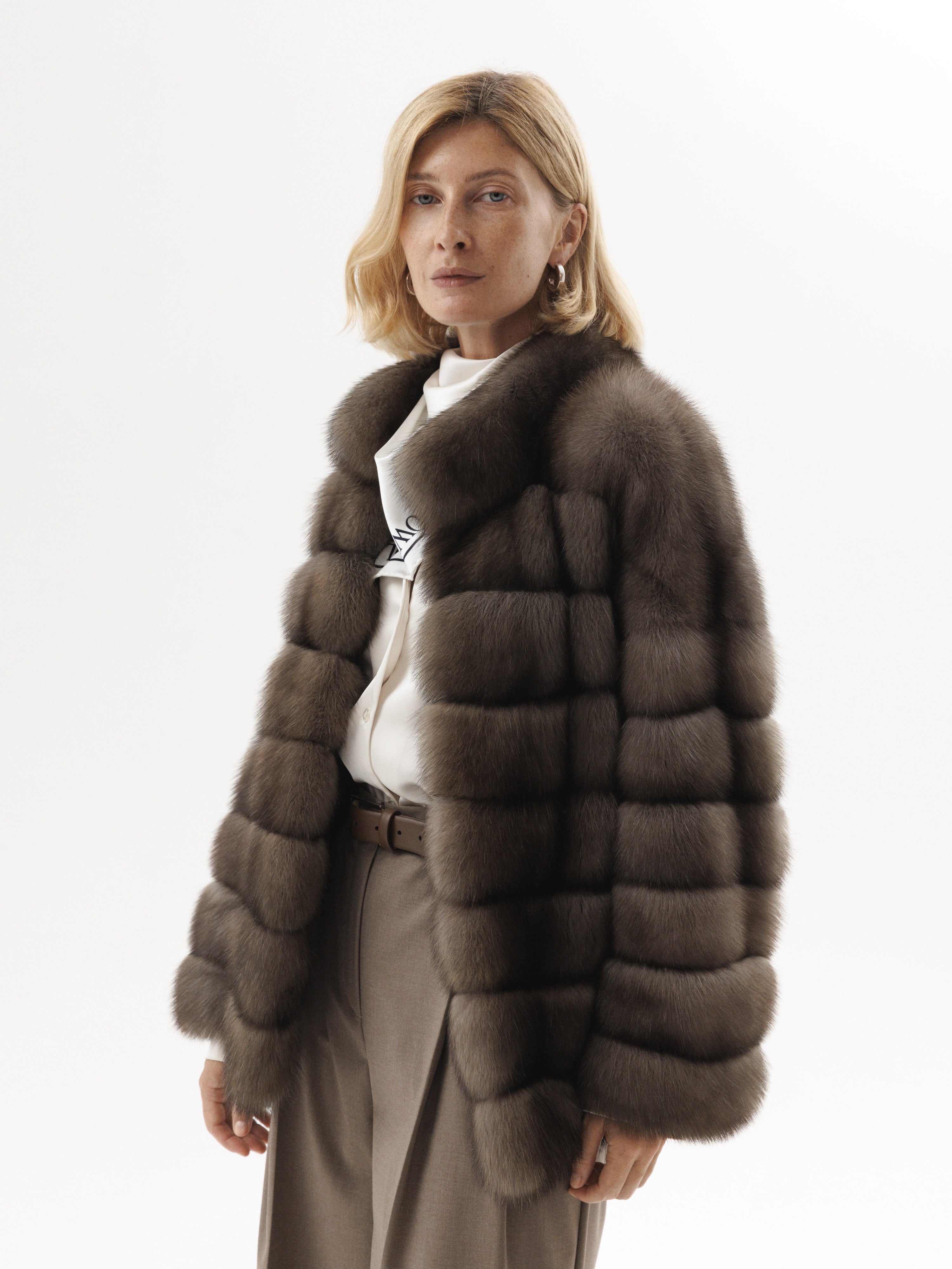 Waterproof men coats with taped seams for heavy rain and snow days Zobelmantel mit Stehkragen