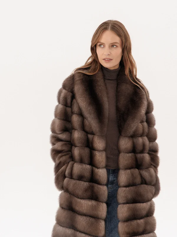 Men coats with a stand - up collar for a sleek and modern look Zobelpelzmantel mit englischem Schalkragen