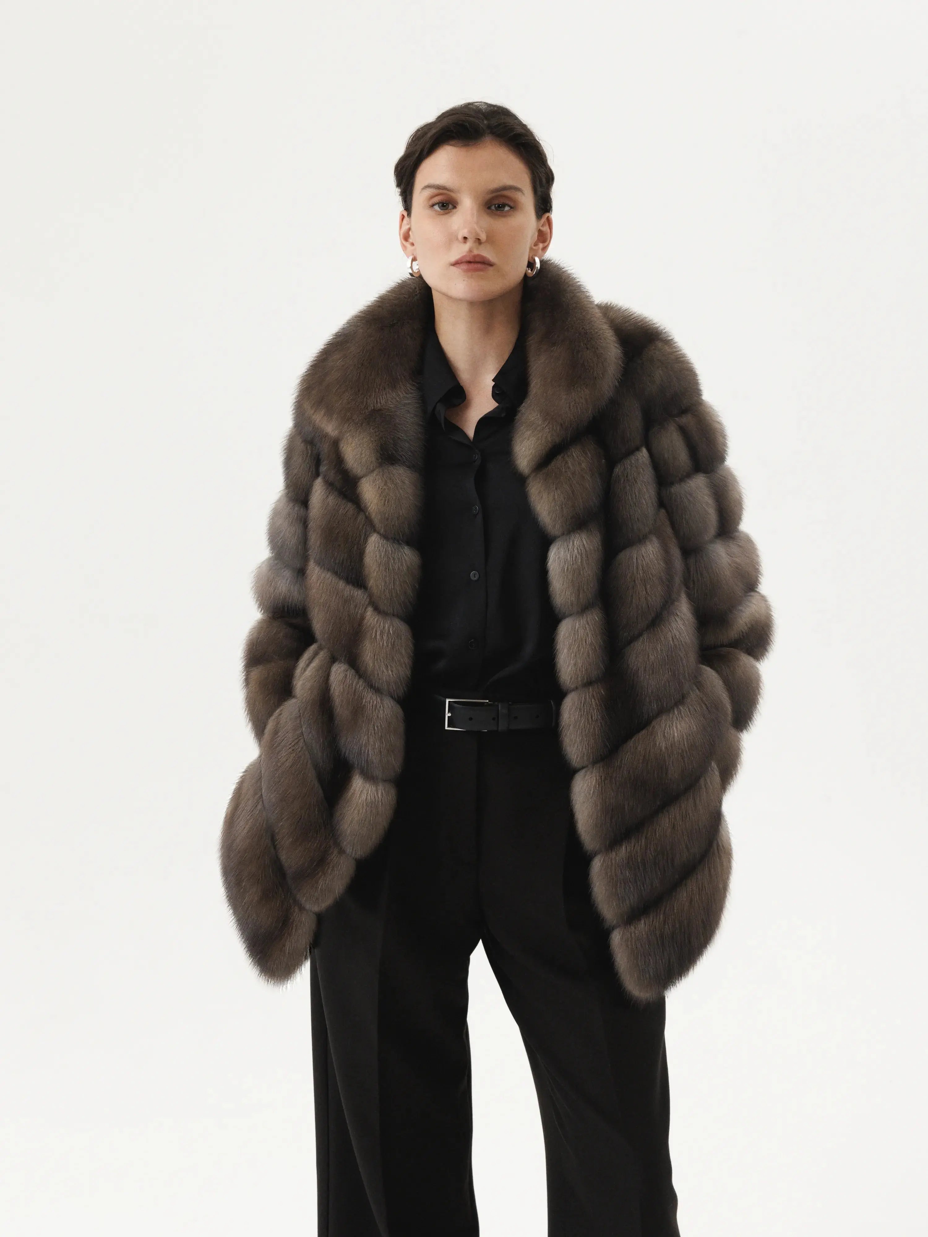 Men coats with a drawstring waist for a customizable fit Zobelpelzmantel mit Stehkragen im Graphitton