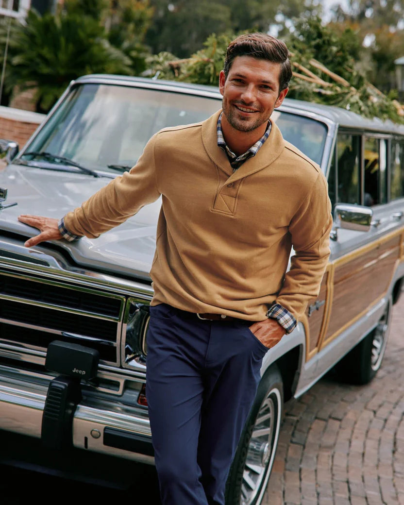 Slim Fit Men's Cotton Pullover in Navy Blue for a Classic Office Attire Southern Tide Men's Stanley Pullover - Hazelnut Khaki