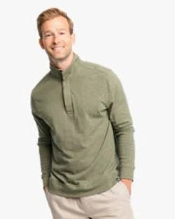 Men's Graphic Print Pullover in White with a Retro Design for a Trendy Streetwear Look Southern Tide Men's Sun Farer Ocean View Quarter Button Pullover - Pine