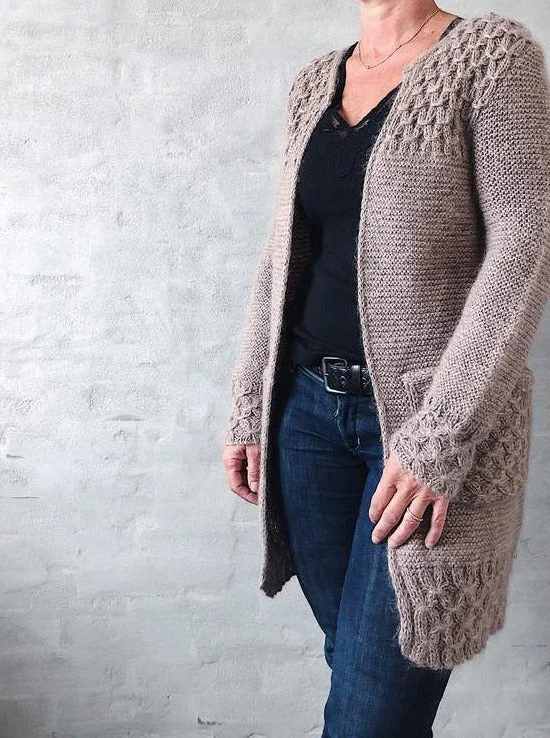 Men's Lightweight Linen - Blend Cardigan in Tan for a Laid - Back Summer Outfit Beatrice cardigan fra Önling, No 2 + silk mohair strikkekit