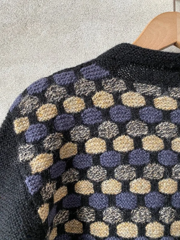 Men's Cable - Knit Cardigan in Beige with a Shawl Collar for a Traditional and Warm Appearance Napoli jakke af Hanne Falkenberg, No 20 strikkekit