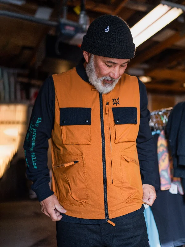Sleeveless men waistcoats with a high - cut armhole for ease of movement Bryan Iguchi Tds Vest - Chestnut Brown