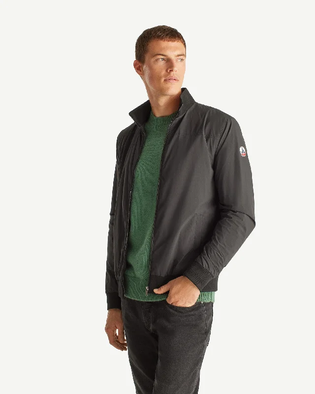 Slim - fit men down jackets in sleek black for a modern and stylish look Wellington lightweight windproof jacket Black